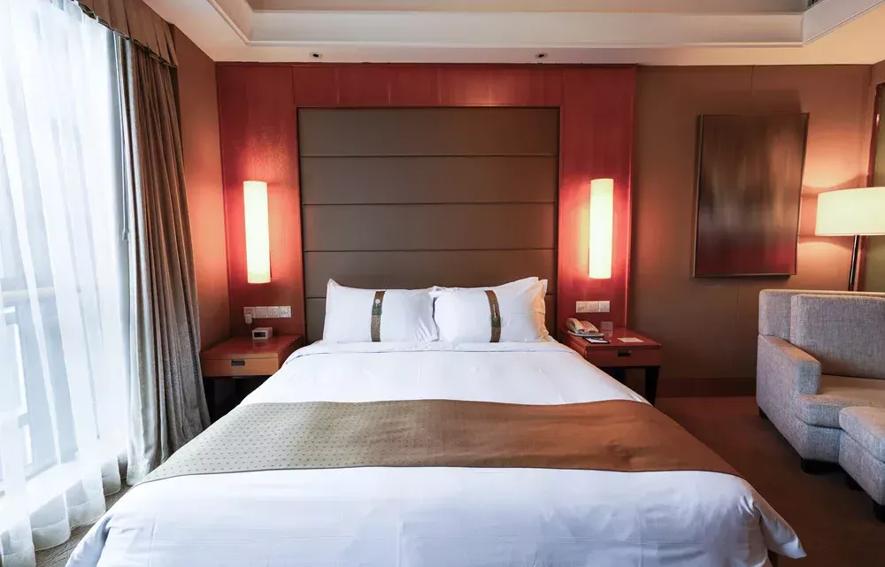 Wnętrze hotelu – ilustracja do artykułu o inwentaryzacji w branży hotelowej