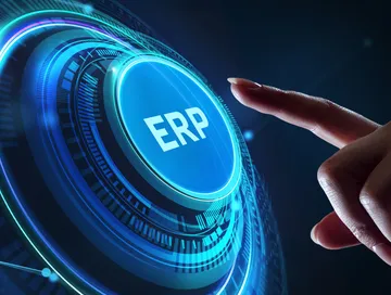 Ilustracja do artykułu porównującego moduł środków trwałych w ERP z osobnym systemem